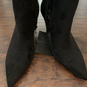 Forever 21 Womens boots. BRAND NEW